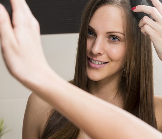 ​Saç düzleştirici tarak nasıl kullanılır?