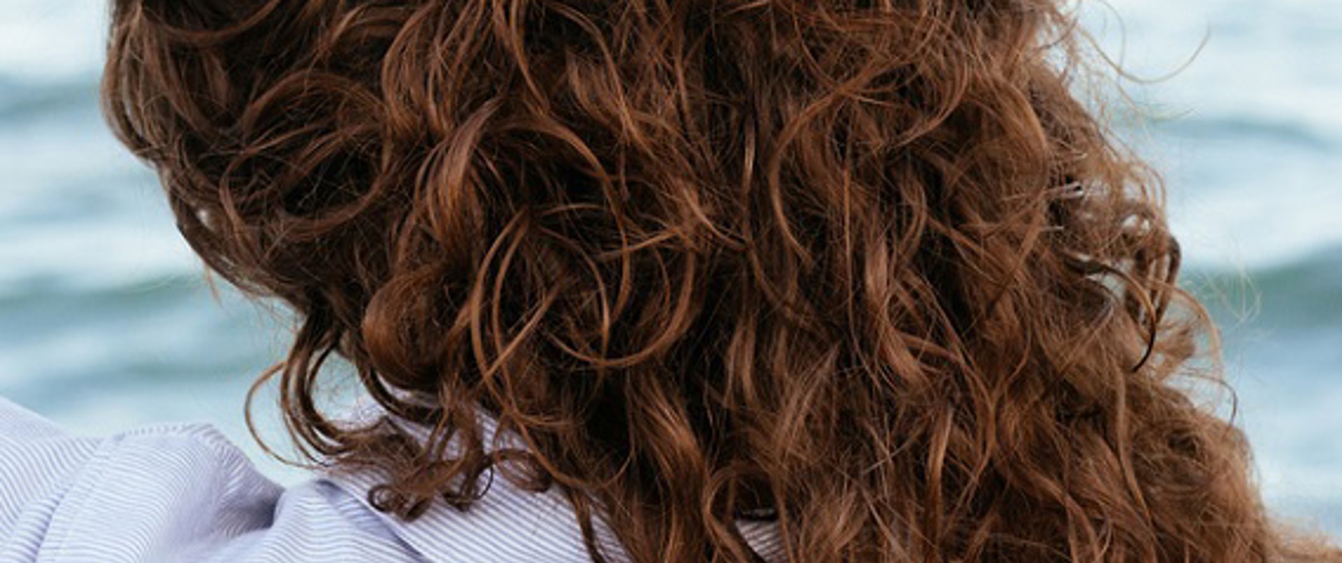 Kıvırcık doğal saçlara özel saç bakımı nasıl olmalı?
